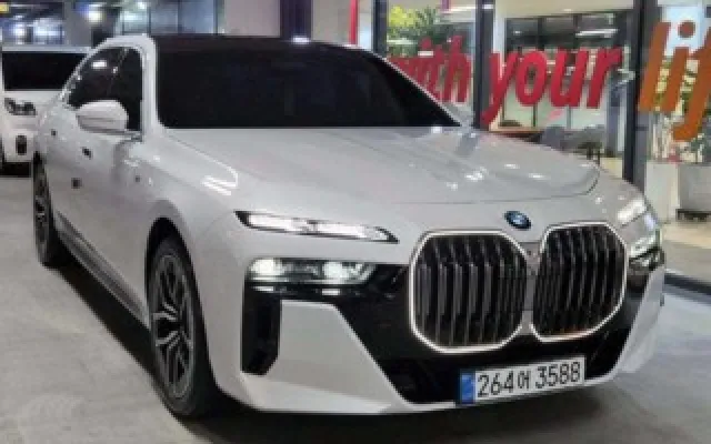 수원중고차사이트추천 7시리즈 (G70) 740i xDrive M 스포츠 매물 사진 3 - 2025/06 11,460km